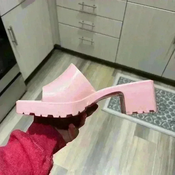 Shein pink sandals flip flops - Picture 3 of 5